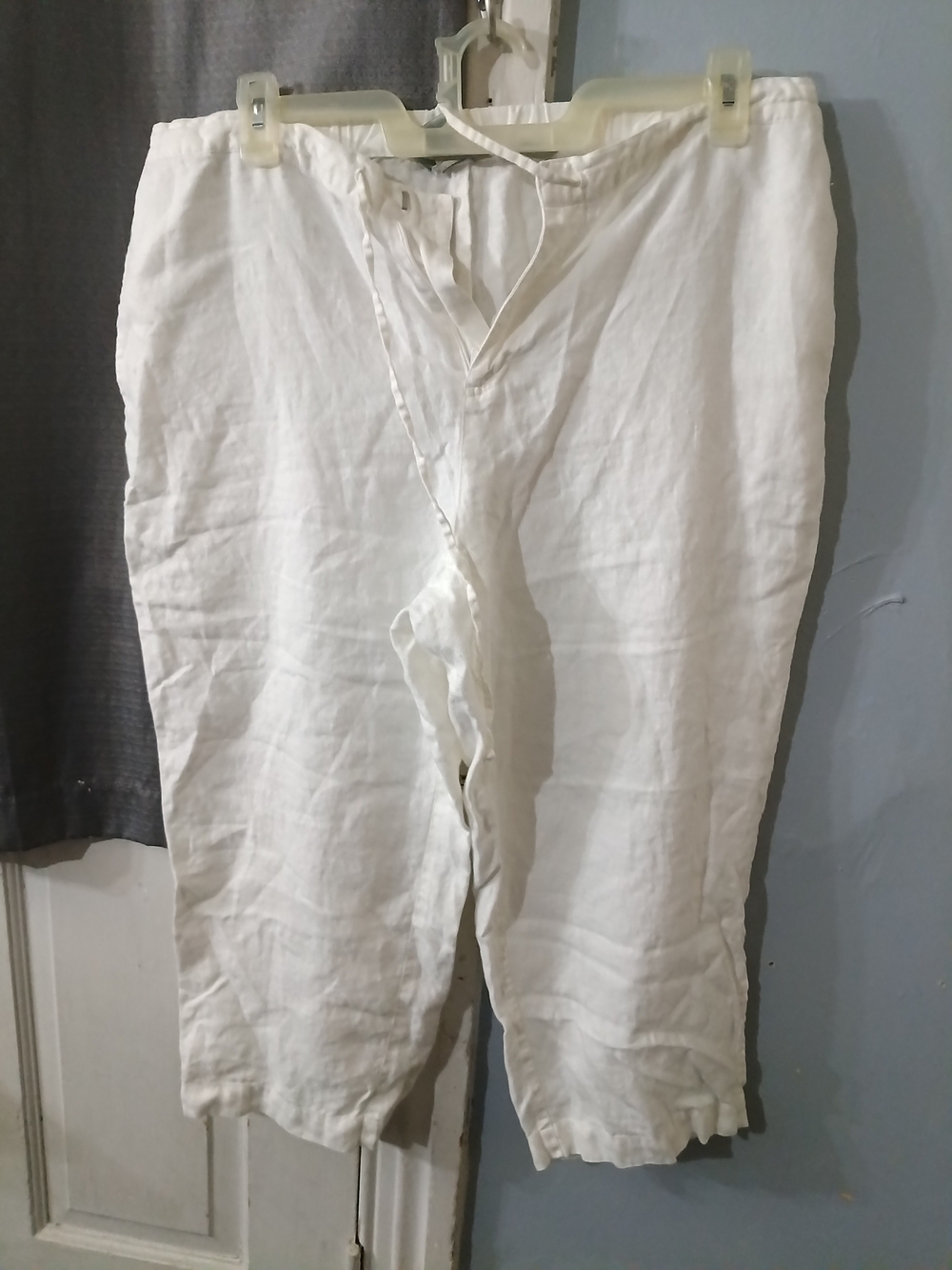 Liz Claiborne White Linen Capris with Drawstring Waist